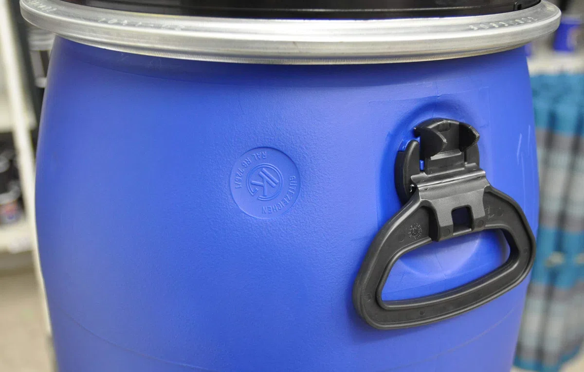 Lot de 2 Fûts, baril poliétylène ouverture totale 60 L, bleu, qualité alimentaire, avec couvercle (2x22095)